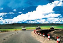 中国青藏公路格尔木-唐古拉山段