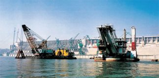 中国三峡工程疏浚施工