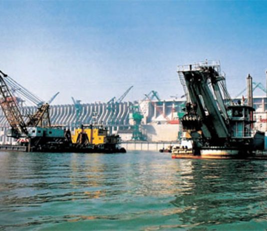 中国三峡工程疏浚施工