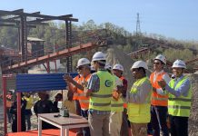 东帝汶前总理夏纳纳出席帝巴湾新集装箱码头项目石料场第二次爆破仪式