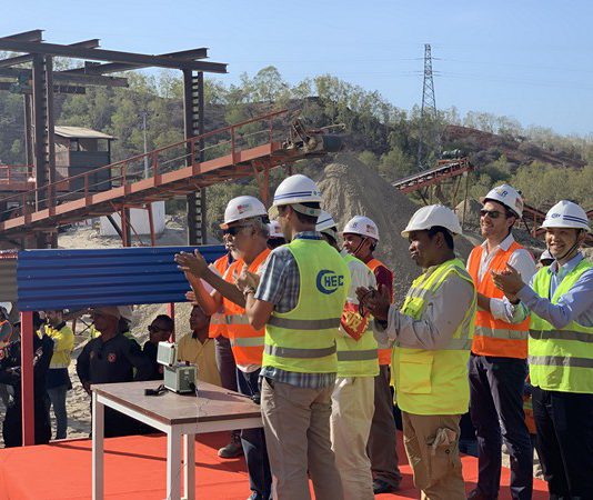 东帝汶前总理夏纳纳出席帝巴湾新集装箱码头项目石料场第二次爆破仪式