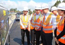 中国驻巴新大使薛冰到西高地省公路项目调研