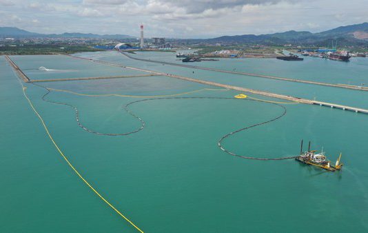 印尼万丹丰益工业园项目开始疏浚吹填工作