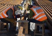 吉隆坡地铁二号线项目完成全线钢轨运输吊装及闪光焊接任务