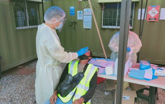 马来西亚沙捞越第二干道B1标项目为现场员工进行核酸检测