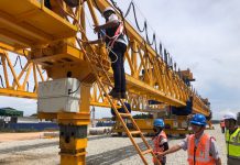 马东铁六分部关丹制梁场首台架桥机顺利通过验收