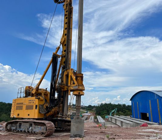 马东铁六分部ROB24主体桩基和水管迁改钢架桥桩基施工完成