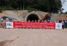 马东铁六分部举行16#隧道贯通仪式