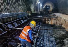 马东铁六分部甘邦1#隧道仰拱完成浇筑