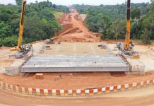 马东铁六分部首座公路桥架梁圆满成功