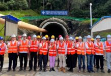 中国驻马来西亚大使馆张佩东公参到马东铁六分部调研