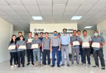 马来西亚沙捞越第二干道B1标项目为属地员工颁发“2022年度优秀员工”奖