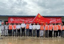 马东铁六分部举行“六比六创˙三型一流杯”夺标劳动竞赛启动会暨青年突击队授旗仪式