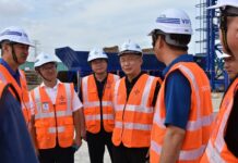 中国交建独立非执行董事刘辉到马东铁十分部铺轨基地检查指导工作