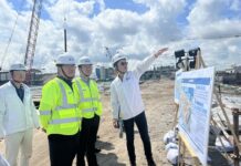 刘宝河在新加坡开展项目检查