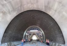 马东铁六分部5号隧道顺利贯通