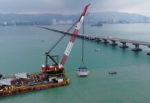 马来西亚槟城275kV跨海输电线路项目顺利完成首个海上预制承台裙板吊装