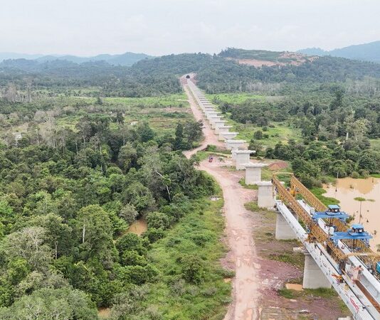 马东铁六分部马兰梁场第1000榀T梁架设成功