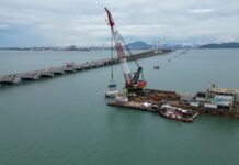 马来西亚槟城275KV跨海输电线路项目首个海上维护平台成功安装