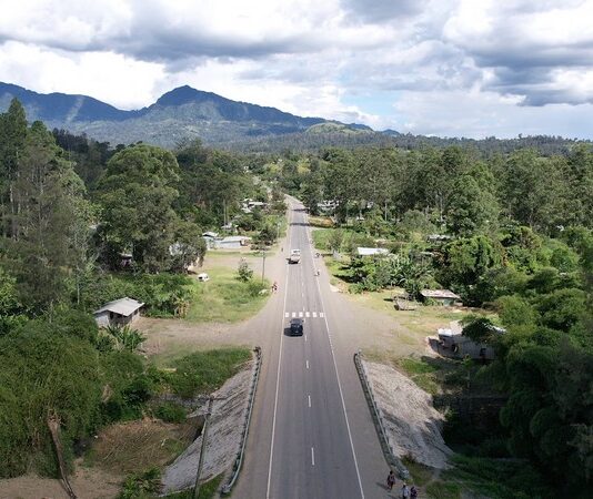 巴新钦布省57公里高地公路升级改造项目顺利竣工移交