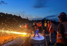 中交马东铁项目十分部首铺段顺利进入无缝线路施工