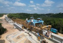 中交马东铁项目六分部C段首片T梁开始架设