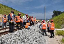 中交马东铁项目十分部铺轨首件工程顺利通过业主和监理联合验收