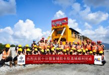 马东铁十分部顺利完成正线首铺段长轨直铺