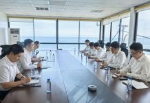 中国驻巴新大使杨晓光到巴新公司调研