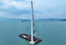 槟城跨海输电线路项目首个百米钢塔成功安装