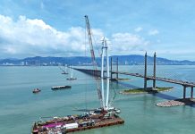 马来西亚槟城275kV跨海输电线路项目首个双肢塔成功合拢
