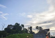 马东铁项目六分部C段开始预铺道砟工作