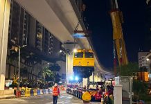 马新捷运RTS轨道工程项目内燃机车完成吊装