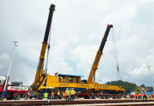 马东铁十分部顺利完成铺轨机组第三次调头