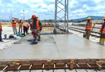 马东铁六分部马兰车站货场试验段顺利完成浇筑