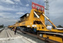 中交马东铁项目十分部正线铺轨顺利抵达文冬车站