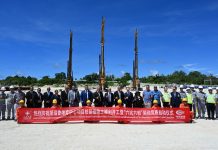 总统和大使出席:援瑙鲁体育中心项目举办桩基础工程开工仪式